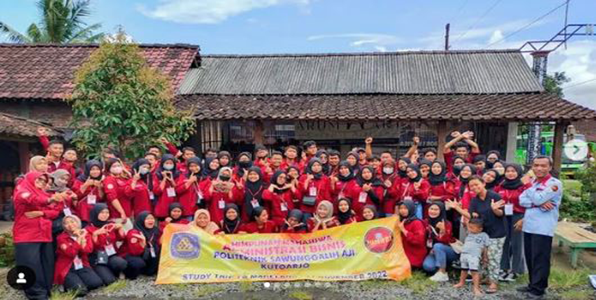 MAHASISWA ADMINISTRASI BISNIS STUDY TRIP KE MAGELANG